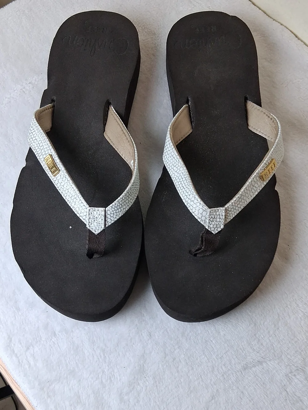 Reef Women's Black Footbed White Textured Strap Flip Flop Sandals